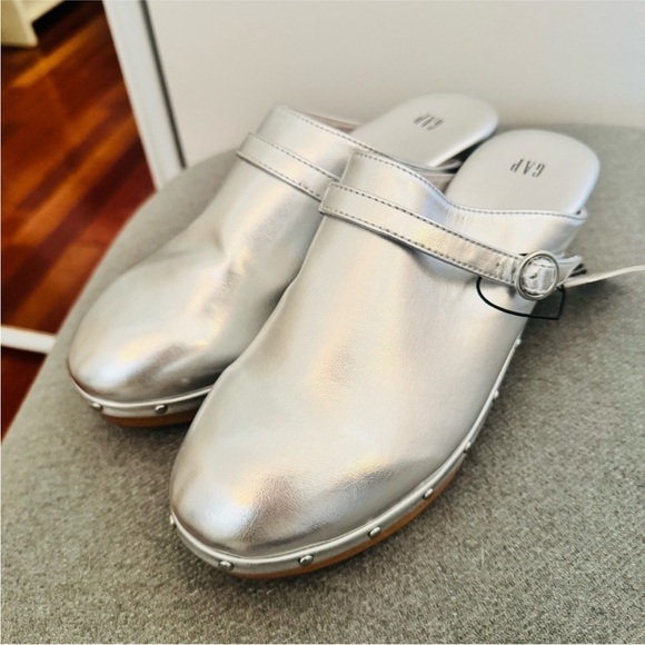 GAP faux leather silver clogs NWT - Picture 4 of 7